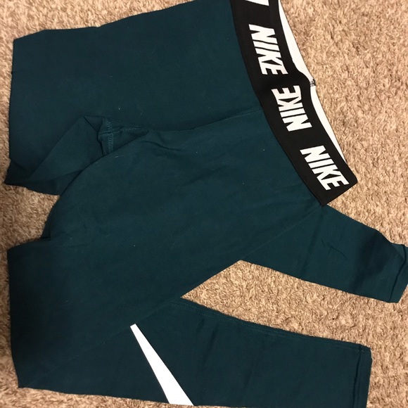 Nike Leggings - Picture 2 of 7